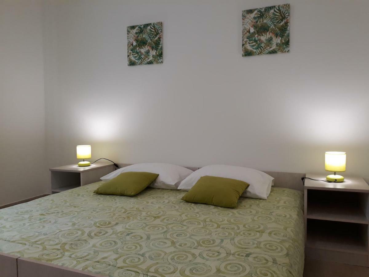 Apartments Jelicic Biograd Na Moru Luaran gambar
