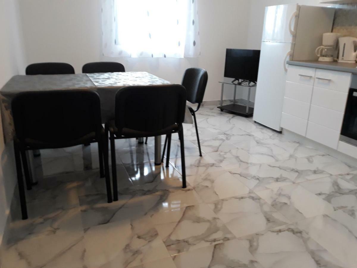 Apartments Jelicic Biograd Na Moru Luaran gambar