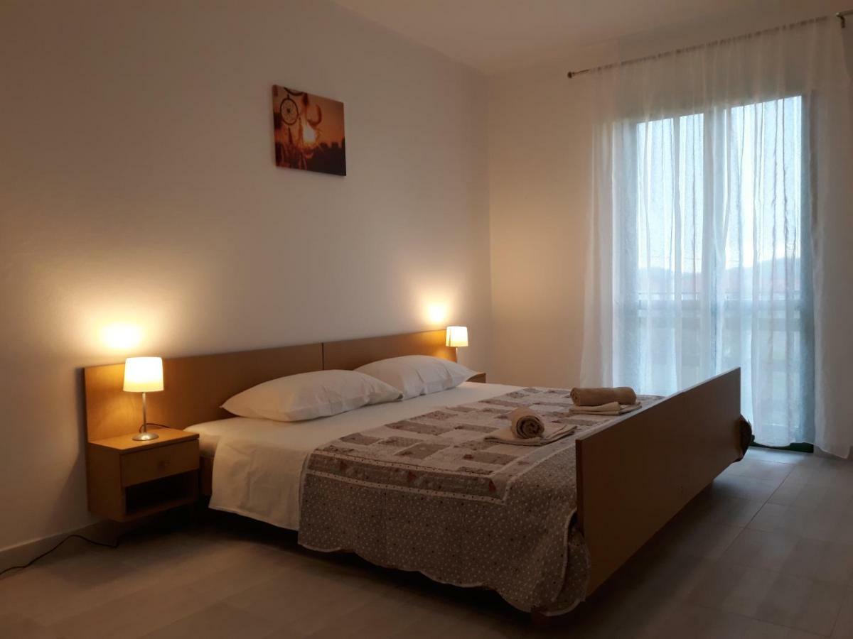 Apartments Jelicic Biograd Na Moru Luaran gambar