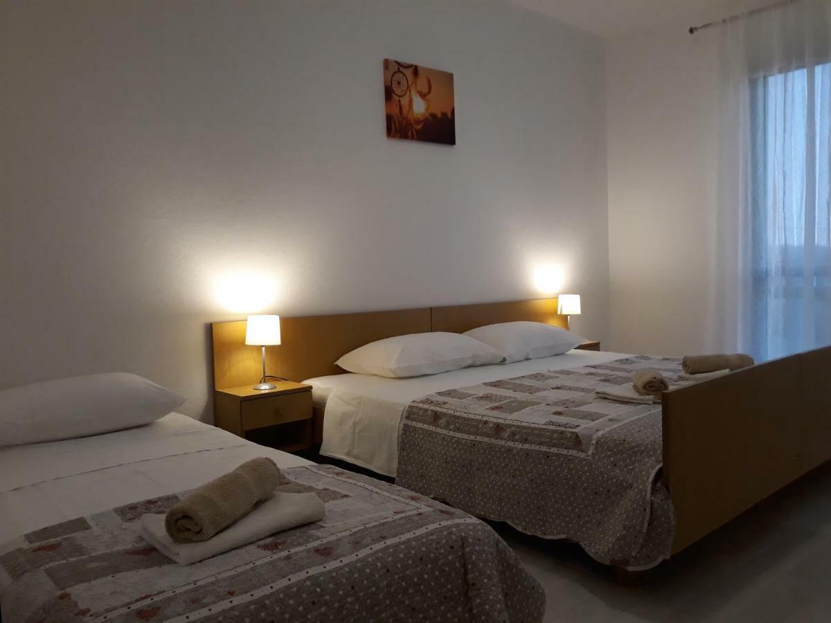 Apartments Jelicic Biograd Na Moru Luaran gambar